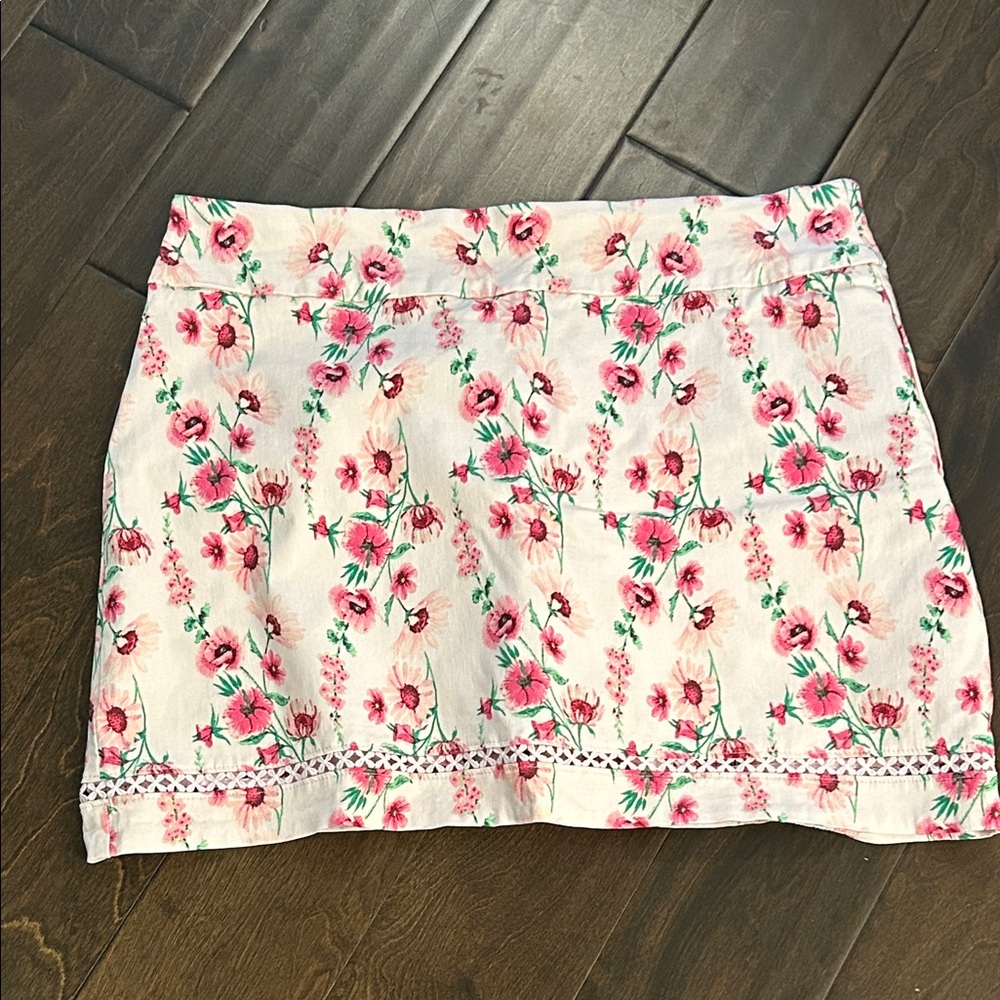 crown & ivy White Floral Skort with Pink Flowers